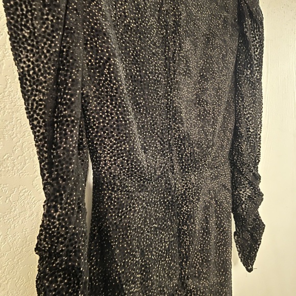 Astr The Label Black Velvet Dot Toulouse Ruched Midi Dress - Picture 4 of 5